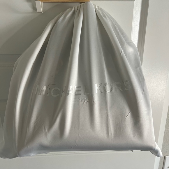 Michael Kors Women's Hamilton Saffiano Leather Medium Satchel - Picture 4 of 15